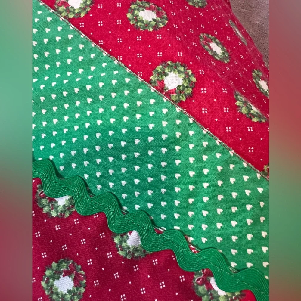 Vintage Christmas Handmade Retro‎ Tree Skirt Wreaths Hearts Zigzag 46
